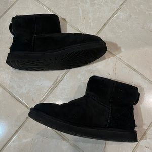 Women’s UGG classic mini boots